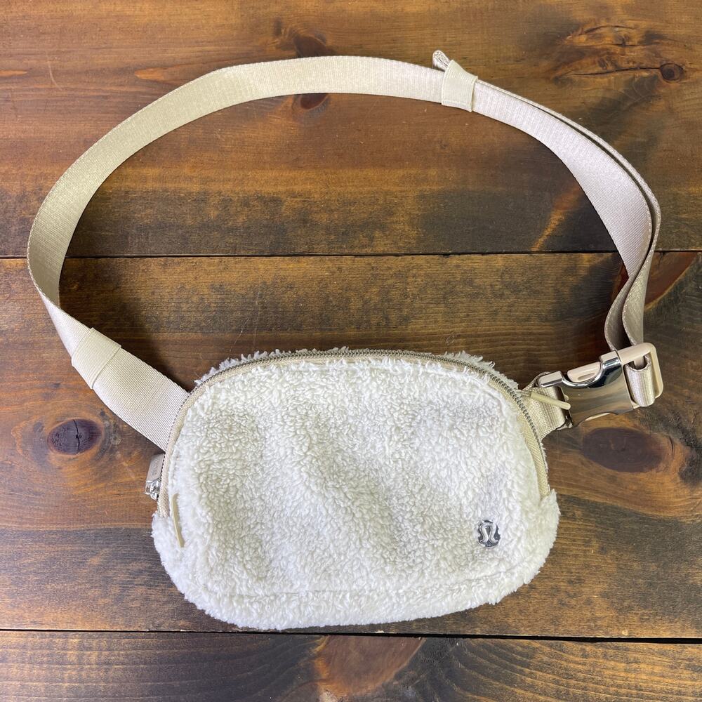 Lululemon Everywhere Belt Bag 1L Fleece Natural Ivory / Trench LU9B18S